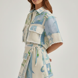 Zwei-teiliges Damen-Set mit Patchwork-Oberteil und verstellbaren Shorts