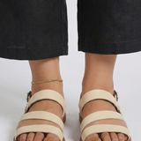 Moderne Flache Sandalen mit Fersenriemen