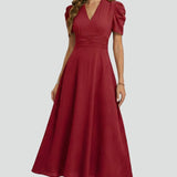 V-Ausschnitt Midi-Kleid mit kurzen Ärmeln