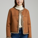 Damenjacke mit Knopfverschluss und kontrastierenden Kanten