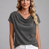Damenbluse mit Schalkragen und Drapierung vorne