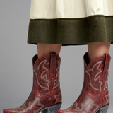 Damenstiefel mit bestickten Details für den ganzjährigen Gebrauch