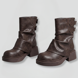 Damenstiefel mit seitlichen Schnallenakzenten für den Herbst