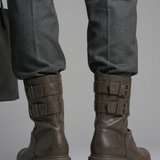 Damenstiefel mit seitlichen Schnallenakzenten für den Herbst