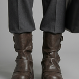 Damenstiefel mit seitlichen Schnallenakzenten für den Herbst