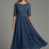 Damenkleid mit Rundhalsausschnitt und kurzen Ärmeln
