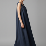 Damenkleid mit Rundhalsausschnitt und seitlichen Taschen