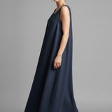 Damenkleid mit Rundhalsausschnitt und seitlichen Taschen