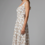 Damenkleid mit Rundhalsausschnitt und ärmellosem Schnitt