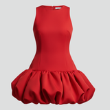 Damenkleid mit ärmellosem Schnitt und Rüschensrock