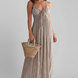 Damenkleid mit Spaghetti-Trägern und plissierter Oberfläche