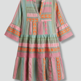 Damenkleid mit Schlitzkragen und Dreiviertelärmeln