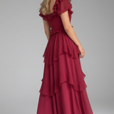 Damenkleid mit quadratischem Ausschnitt und Rüschensäumen