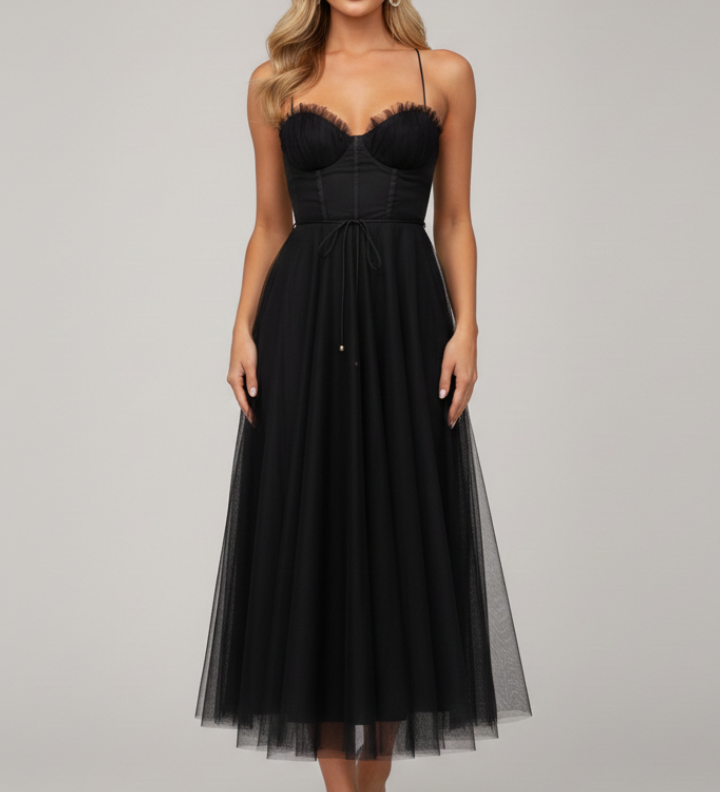 Damenkleid mit trägerlosem Oberteil und Tüllrock