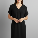 Damenkleid mit V-Ausschnitt und kurzen Ärmeln