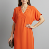 Damenkleid mit V-Ausschnitt und kurzen Ärmeln