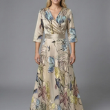 Damenkleid mit V-Ausschnitt und Dreiviertelärmeln