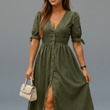 Damenkleid mit V-Ausschnitt und Knopfleiste