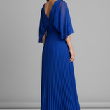 Damenkleid mit V-Ausschnitt und plissierter Maxiröcke