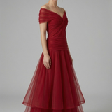 Damenkleid mit V-Ausschnitt und Drapiertem Oberteil