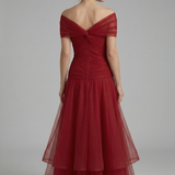 Damenkleid mit V-Ausschnitt und Drapiertem Oberteil