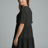 Damenkleid mit V-Ausschnitt und Rüschendetail