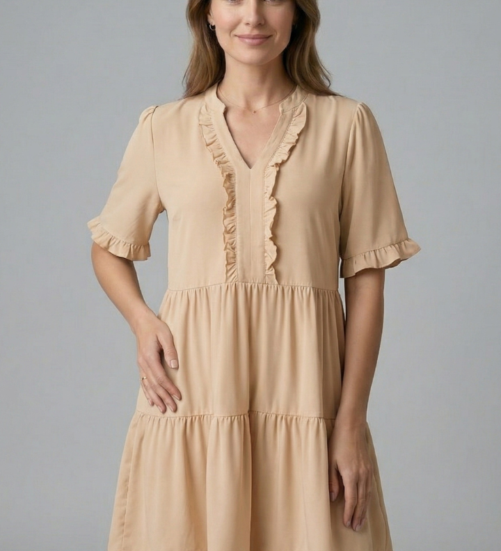 Damenkleid mit V-Ausschnitt und Rüschendetail