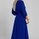 Damenkleid mit V-Ausschnitt und Wickelbund