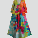 Damenkleid mit V-Ausschnitt und bedruckter Oberfläche