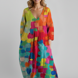 Damenkleid mit V-Ausschnitt und bedruckter Oberfläche