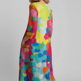 Damenkleid mit V-Ausschnitt und bedruckter Oberfläche