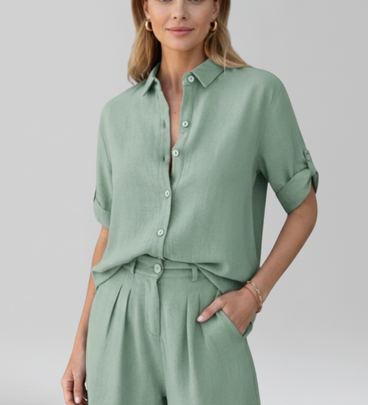 Damen-Jumpsuit mit Knopfleiste und kurzen Beinen