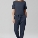Damen-Jumpsuit mit Rundhalsausschnitt und seitlichen Taschen