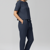 Damen-Jumpsuit mit Rundhalsausschnitt und seitlichen Taschen
