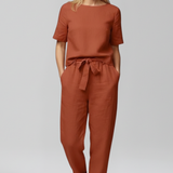 Damen-Jumpsuit mit Rundhalsausschnitt und seitlichen Taschen