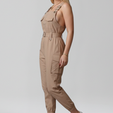 Damen-Jumpsuit mit quadratischem Ausschnitt und verstellbaren Trägern