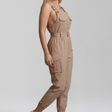 Damen-Jumpsuit mit quadratischem Ausschnitt und verstellbaren Trägern