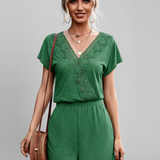 Damen Jumpsuit mit V-Ausschnitt und Häkel-Detail