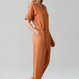 Damen-Jumpsuit mit V-Ausschnitt und Taillenband
