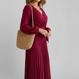 Maxikleid für Frauen mit plissiertem Rock und Ärmeln