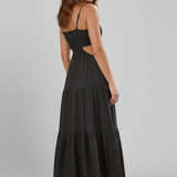 Maxikleid für Damen mit geradem Ausschnitt und gestuftem Rock