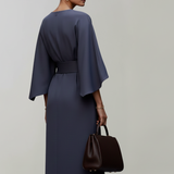 Damen-Midi-Kleid mit weiten Ärmeln und Taillengürtel