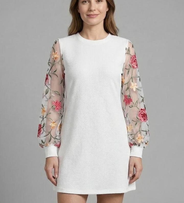 Damen Mini Kleid mit Bischofärmeln und besticktem Detail