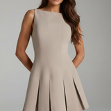 Damen Mini-Kleid mit ärmellosem Schnitt und plissiertem Rock