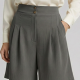 Damen Shorts mit Knopf Taille und Weiten Beinen