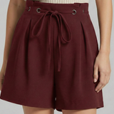 Damen Shorts mit Bindegürtel und Faltenfront