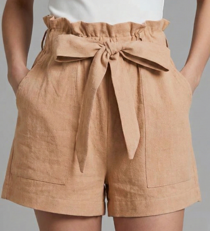 Damen Shorts mit Bindegürtel und Rüschensaum