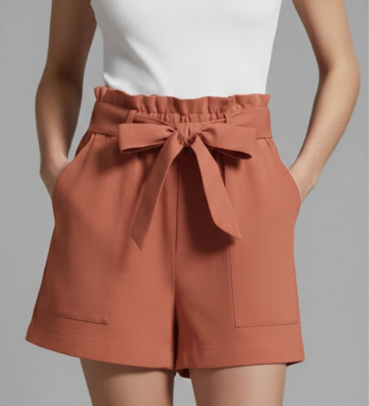 Damen Shorts mit Bindegürtel und Rüschensaum