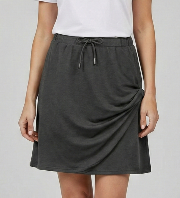 Damenrock mit Kordelzugbund und integrierten Shorts