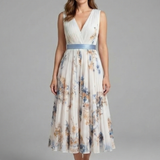 Ärmelloses Damenkleid mit V-Ausschnitt und plissiertem Rock